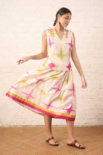Buy_Myoho_White Chanderi V-neck Clamping Print Top And Skirt Set _at_Aza_Fashions