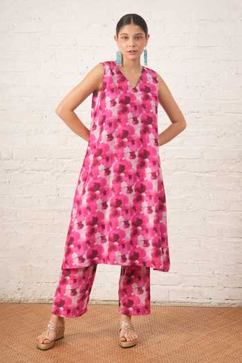 Buy_Myoho_Pink Chanderi V-neck Floral Print Kurta And Pant Set _Online_at_Aza_Fashions