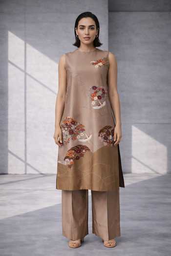 Buy_Oja_Beige Silk, Chanderi Embroidery Round Neck Kurta And Trouser Set _at_Aza_Fashions