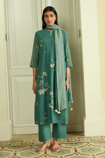 Buy_Vaayu_Green Cotton, Muslin Applique Keyhole Neck Emerald Work Kurta Set _at_Aza_Fashions