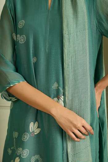 Shop_Vaayu_Green Cotton, Muslin Applique Keyhole Neck Emerald Work Kurta Set _Online_at_Aza_Fashions