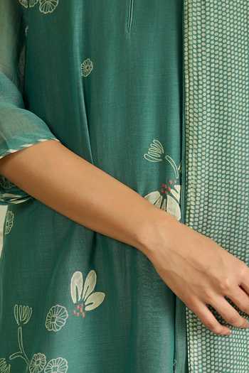 Vaayu_Green Cotton, Muslin Applique Keyhole Neck Emerald Work Kurta Set _at_Aza_Fashions