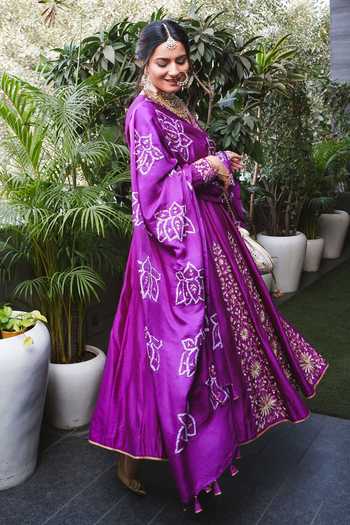 Pink City by Sarika_Purple Chanderi Silk Embroidery V-neck Pankaj Floral Pattern Anarkali Set 