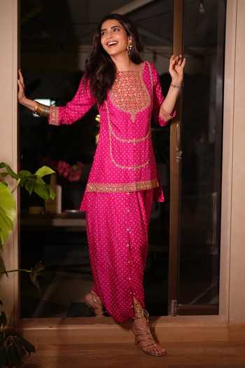 Buy_Pink City by Sarika_Pink Silk Gota Patti, Embroidery Round Neck Rani Bandhani Matka Kurta Pant Set 