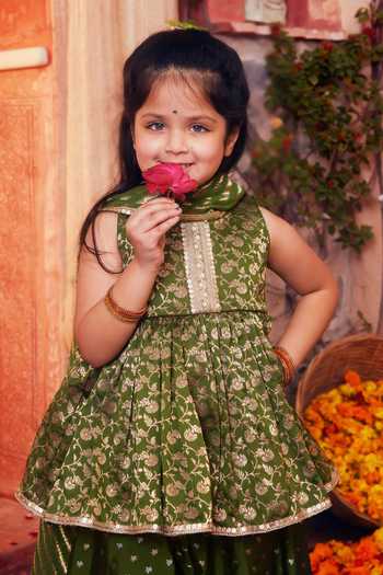 Buy_Chotibuti_Green Silk Zari Floral Pattern Kurta Set _Online_at_Aza_Fashions