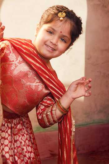 Shop_Chotibuti_Red Silk Zari Banarasi Lehenga Set _Online_at_Aza_Fashions