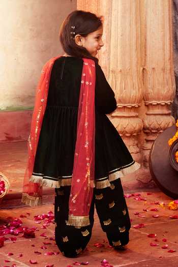 Shop_Chotibuti_Green Velvet Embroidery Contrast Hem Kurta Set _at_Aza_Fashions