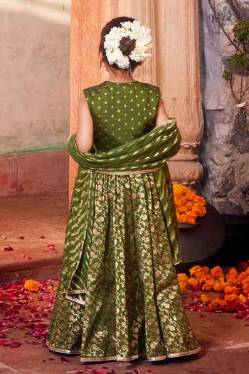 Shop_Chotibuti_Green Silk Zari Butti Pattern Banarasi Lehenga Set _at_Aza_Fashions