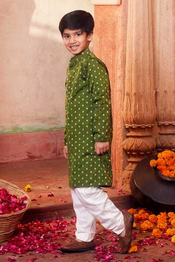 Chotibuti_Green Silk Textured Kurta And Pyjama Set _Online_at_Aza_Fashions