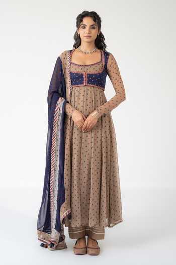 Buy_BAISE GABA_Beige Chiffon, Muslin Embroidery, Printed Square Veena Anarkali Set With Jacket 