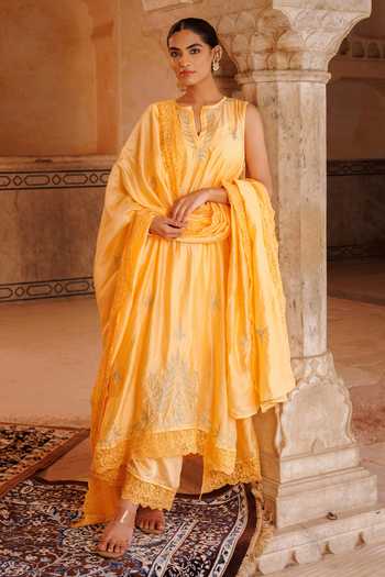 Bannhi By Priyanka Rathore_Orange Chanderi Embroidery, Tassels, Lace Split V-neck Kurta Set _at_Aza_Fashions