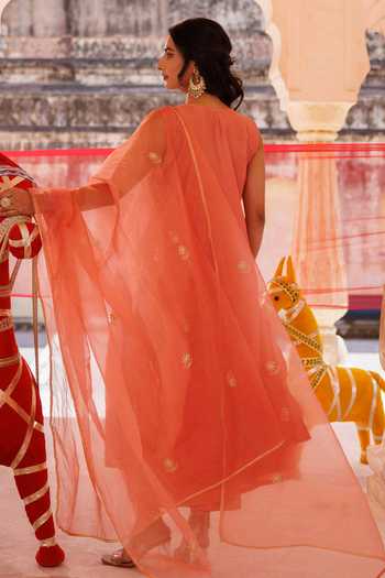 Shop_Bannhi By Priyanka Rathore_Orange Chanderi Embroidery V-neck Kurta Set _at_Aza_Fashions