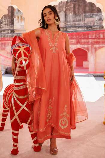 Shop_Bannhi By Priyanka Rathore_Orange Chanderi Embroidery V-neck Kurta Set _Online_at_Aza_Fashions