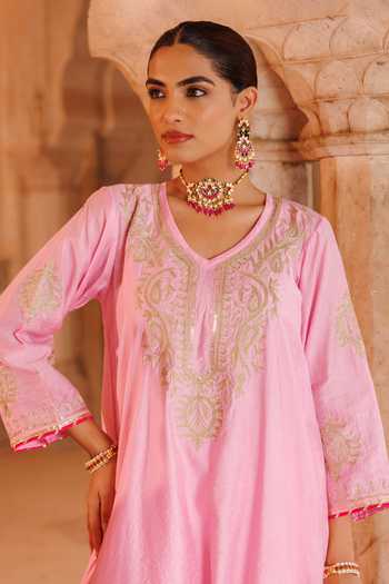 Bannhi By Priyanka Rathore_Pink Chanderi Embroidery, Gota Patti, Tassels V-neck Kurta Set _Online_at_Aza_Fashions