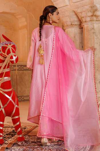 Shop_Bannhi By Priyanka Rathore_Pink Chanderi Embroidery, Gota Patti, Tassels V-neck Kurta Set _at_Aza_Fashions