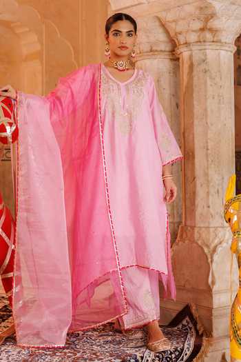 Buy_Bannhi By Priyanka Rathore_Pink Chanderi Embroidery, Gota Patti, Tassels V-neck Kurta Set _Online_at_Aza_Fashions