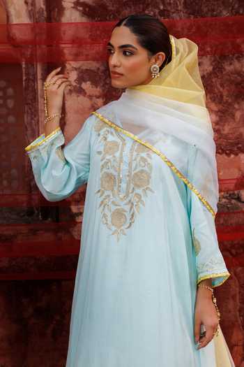 Bannhi By Priyanka Rathore_Blue Chanderi Embroidery, Gota Patti V-neck Kurta Set _Online_at_Aza_Fashions