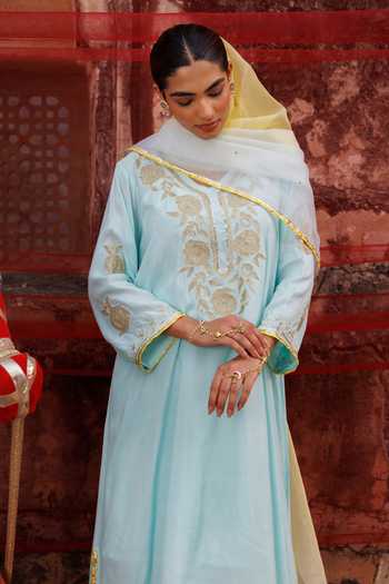Buy_Bannhi By Priyanka Rathore_Blue Chanderi Embroidery, Gota Patti V-neck Kurta Set 