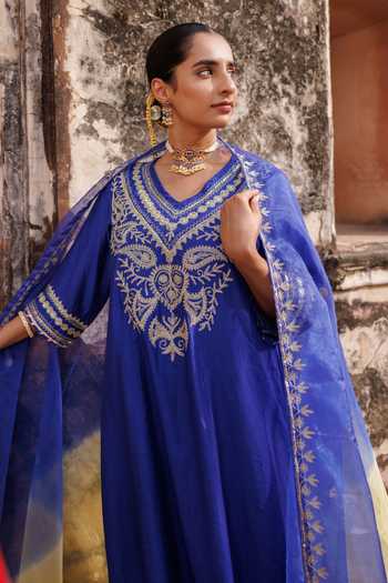 Bannhi By Priyanka Rathore_Blue Chanderi Embroidery, Gota Patti V-neck, Yes Yoke Kurta Set _Online_at_Aza_Fashions