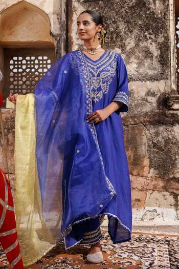 Buy_Bannhi By Priyanka Rathore_Blue Chanderi Embroidery, Gota Patti V-neck, Yes Yoke Kurta Set _Online_at_Aza_Fashions