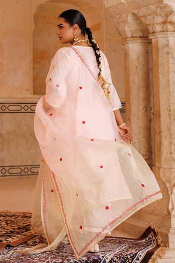 Shop_Bannhi By Priyanka Rathore_Peach Chanderi Embroidery, Gota Patti V-neck Kurta Set _at_Aza_Fashions