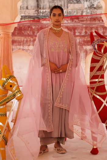 Buy_Bannhi By Priyanka Rathore_Grey Chanderi Zari, Embroidery V-neck Kurta Set _at_Aza_Fashions