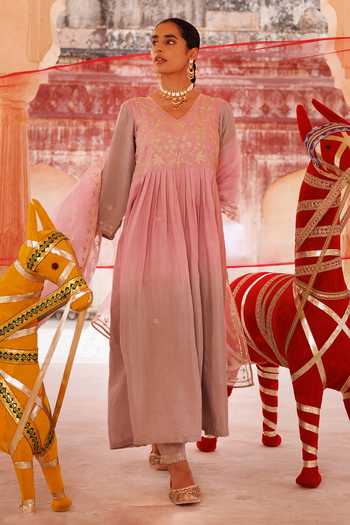 Buy_Bannhi By Priyanka Rathore_Grey Chanderi Zari, Embroidery V-neck Kurta Set _Online_at_Aza_Fashions