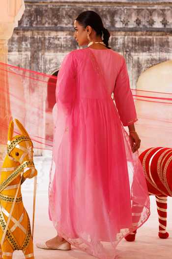 Shop_Bannhi By Priyanka Rathore_Pink Chanderi Embroidery, Zari V-neck Anarkali Set _at_Aza_Fashions