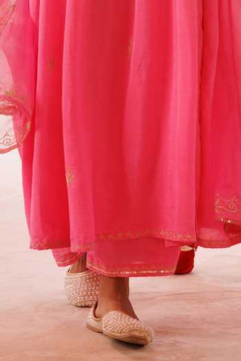 Bannhi By Priyanka Rathore_Pink Chanderi Embroidery, Zari V-neck Anarkali Set _at_Aza_Fashions
