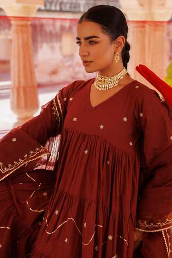 Buy_Bannhi By Priyanka Rathore_Maroon Cotton Embroidery, Zari V-neck Anarkali Set _Online_at_Aza_Fashions