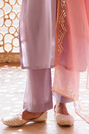 Bannhi By Priyanka Rathore_Purple Silk Embroidery Split V-neck, Yes Neckline Kurta Set _Online_at_Aza_Fashions