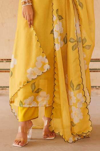 Bannhi By Priyanka Rathore_Yellow Kota Doria Foil Printing, Embroidery Scoop Neck Printed Kurta Set _Online_at_Aza_Fashions