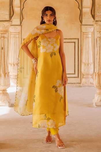Buy_Bannhi By Priyanka Rathore_Yellow Kota Doria Foil Printing, Embroidery Scoop Neck Printed Kurta Set _at_Aza_Fashions