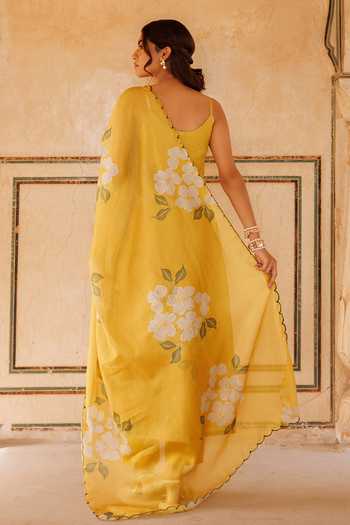 Shop_Bannhi By Priyanka Rathore_Yellow Kota Doria Foil Printing, Embroidery Scoop Neck Printed Kurta Set _at_Aza_Fashions