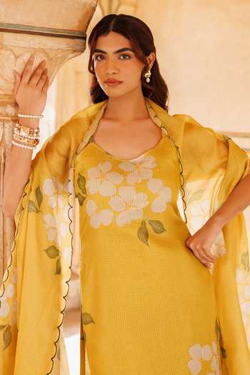 Bannhi By Priyanka Rathore_Yellow Kota Doria Foil Printing, Embroidery Scoop Neck Printed Kurta Set _at_Aza_Fashions