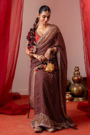 Baise Gaba_Red Muslin Embroidery, Sequins, Beads, Mirrors V-neck Ragini Blouse _Online