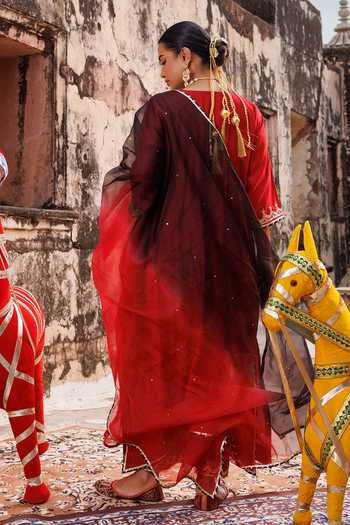 Shop_Bannhi By Priyanka Rathore_Red Chanderi Gota Patti V-neck Embroidered Kurta Pant Set _at_Aza_Fashions