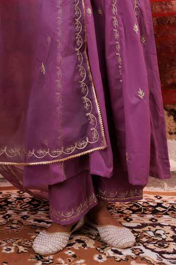 Bannhi By Priyanka Rathore_Purple Cotton Gota Patti V-neck Embroidered Anarkali Set _Online_at_Aza_Fashions