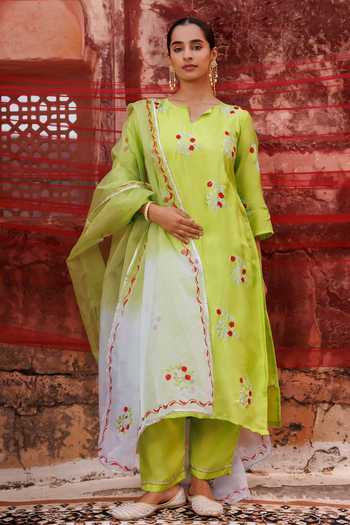 Buy_Bannhi By Priyanka Rathore_Green Silk Embroidery V-neck Floral Kurta Set _at_Aza_Fashions