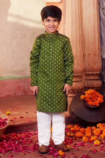 Buy_Chotibuti_Green Silk Textured Kurta And Pyjama Set _at_Aza_Fashions