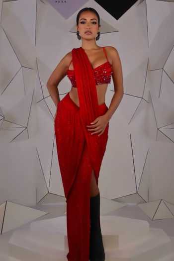 Buy_Itrh_Red Net Crystals One Shoulder Crimson Jewel Pre-draped Saree Set _at_Aza_Fashions