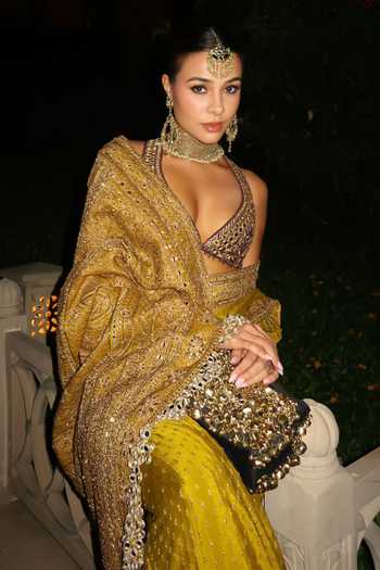Buy_Itrh_Yellow Silk, Crepe Zari, Stones, Mirrors, Arundhati Saree With Blouse _Online