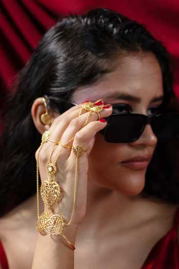 Manner_Gold Plated Cut Work, Chains Rakaan Heart Haathphool _at_Aza_Fashions