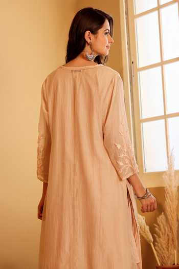 Shop_Sonali Methi_Pink Chanderi Embroidery V-neck Mul Crochetta Kurta Set _at_Aza_Fashions