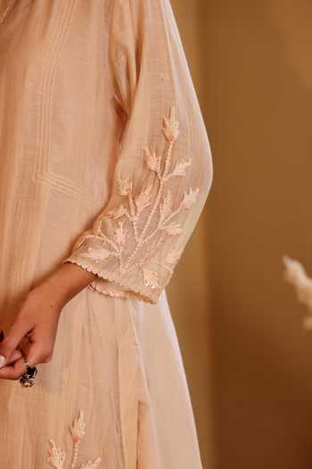 Buy_Sonali Methi_Pink Chanderi Embroidery V-neck Mul Crochetta Kurta Set _Online_at_Aza_Fashions