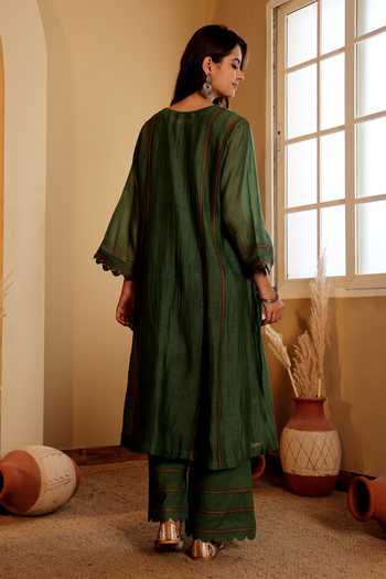 Shop_Sonali Methi_Green Chanderi Embroidery V-neck Kurta Set With Crochetta Work Dupatta _at_Aza_Fashions