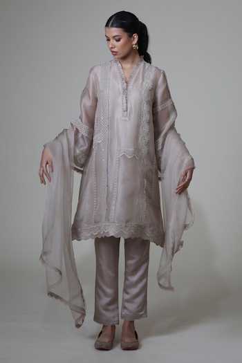 Buy_Bunka_Grey Organza Lace Split V-neck Farida Kurta Set _at_Aza_Fashions