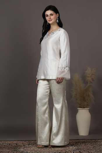 Pooja Peshoria_Ivory Silk, Brocade Embroidery, Sequins, Beads, Neckline Kurta And Palazzo Set _at_Aza_Fashions