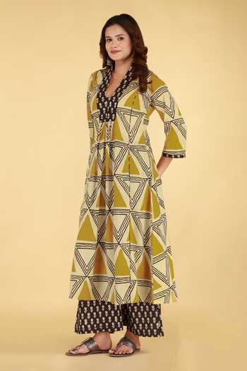 Kalakaari By Sagarika_Black Cotton V-neck, Yes Geometric Print Kurta And Palazzo Set _Online_at_Aza_Fashions