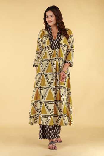 Buy_Kalakaari By Sagarika_Black Cotton V-neck, Yes Geometric Print Kurta And Palazzo Set _Online_at_Aza_Fashions